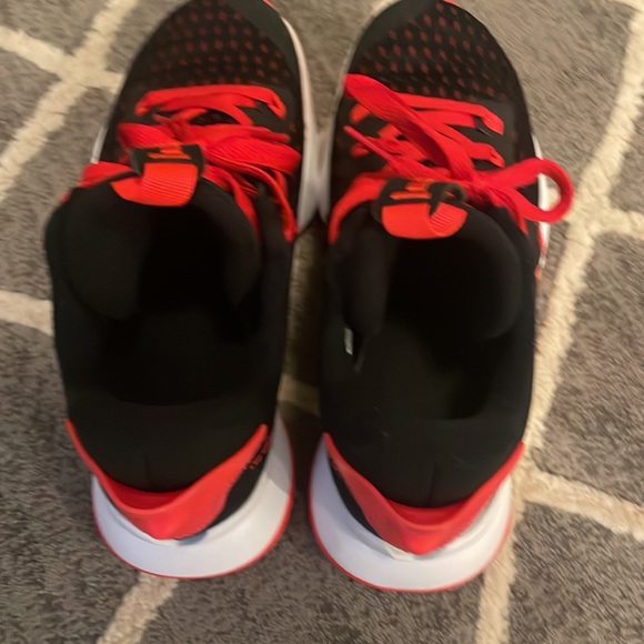 Lebron witness V black,red and white size 7.5 mens - Picture 7 of 7